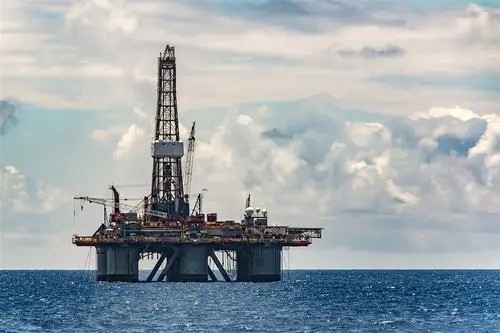 plataforma de explotación de yacimientos petrolíferos en alta mar de la empresa ZX