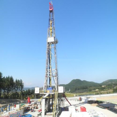RG API Standard Oil Field Oil y el camión agujereado bien del agujero de gas montaron la plataforma de perforación móvil de ZJ30 750hp y la paliza Rig Max D